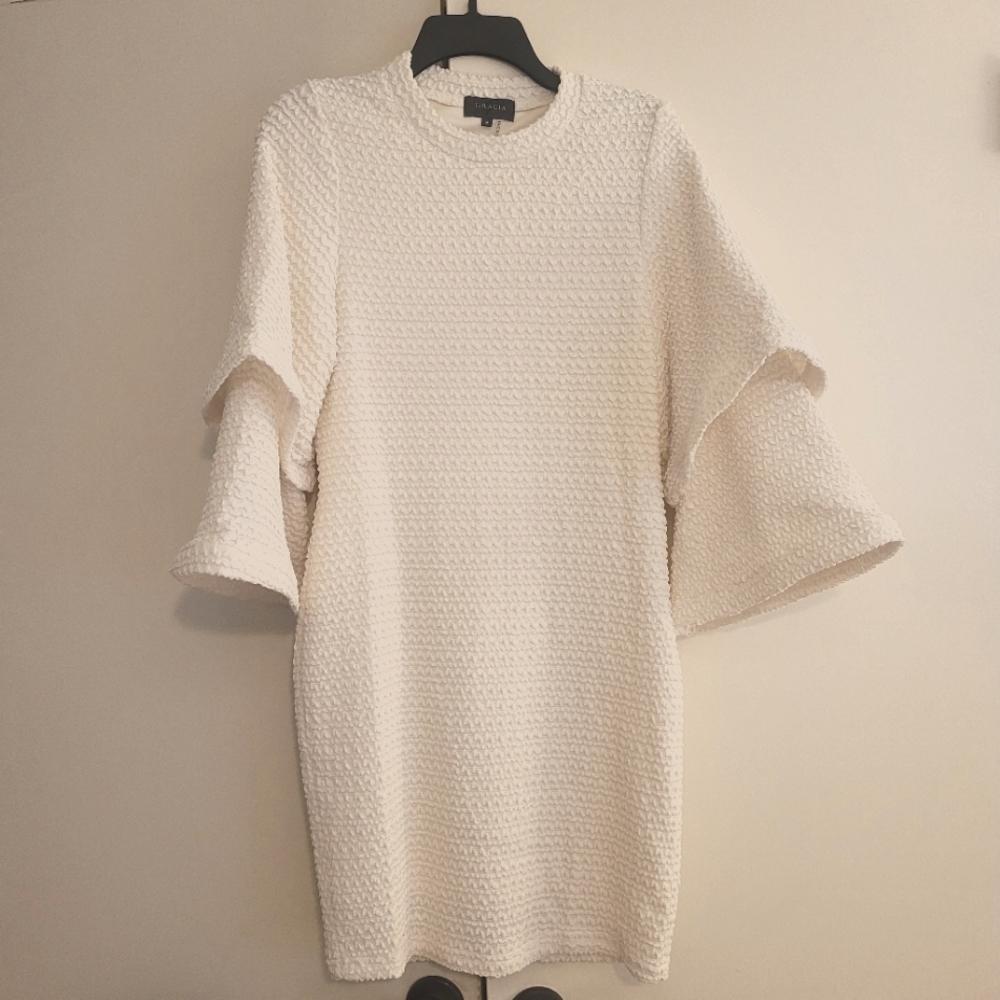 🤍 Gorgeous White Bell Sleeve Dress